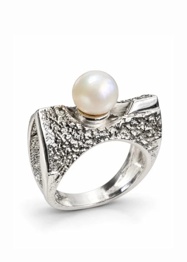 Freshwater Pearl Textured Geometric Silver Ring - detail view