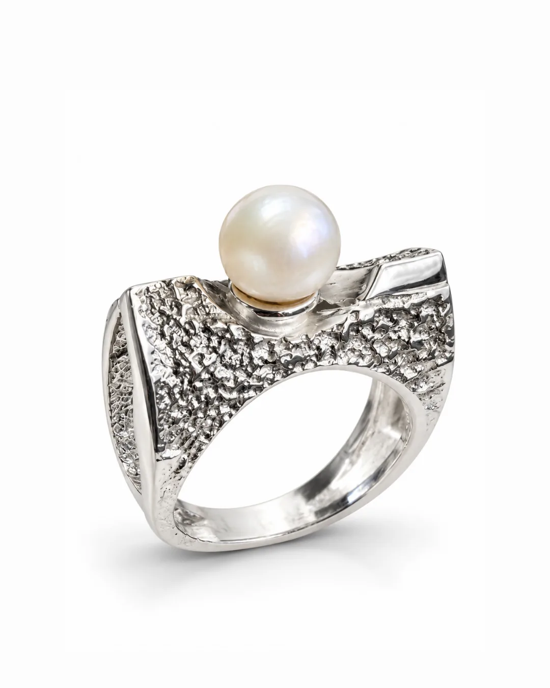 Freshwater Pearl Textured Geometric Silver Ring - detail view